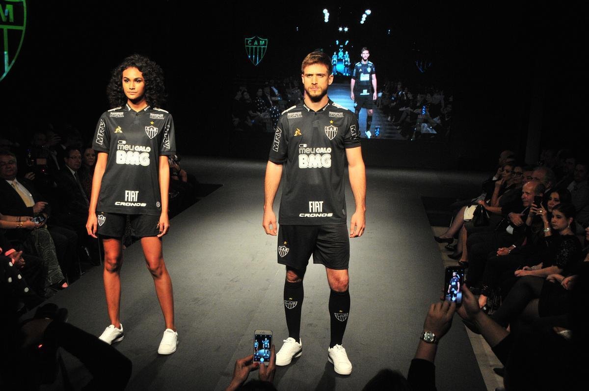 Nova coleo de uniformes do Atltico produzida pela fornecedora francesa Le Coq