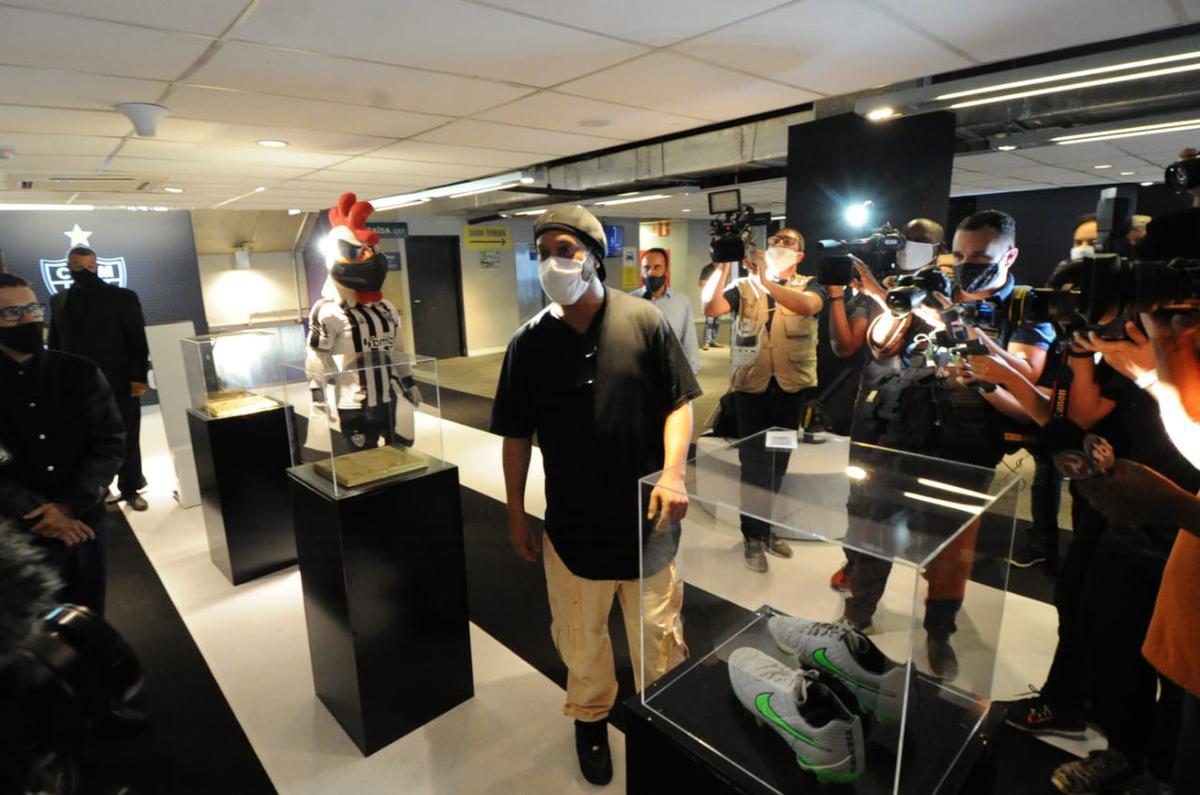 Ronaldinho Gacho durante evento de um patrocinador do Atltico no Mineiro, em Belo Horizonte. Ex-jogador, de 40 anos, tirou fotos com clientes, funcionrios e se encontrou com o ssia Jos Robson Batista de Oliveira 
