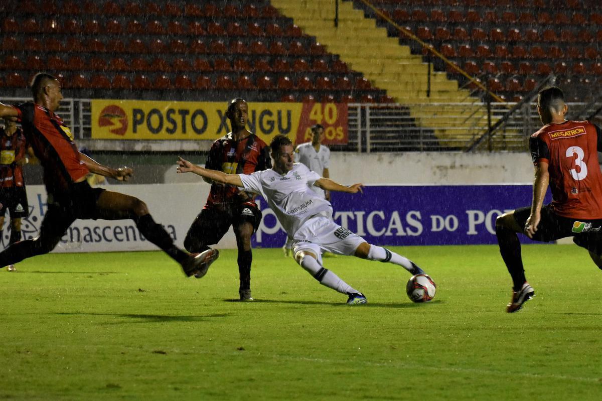 Fotos do jogo entre Pouso Alegre e América no Estádio Melão, em Varginha, pela terceira rodada do Campeonato Mineiro
