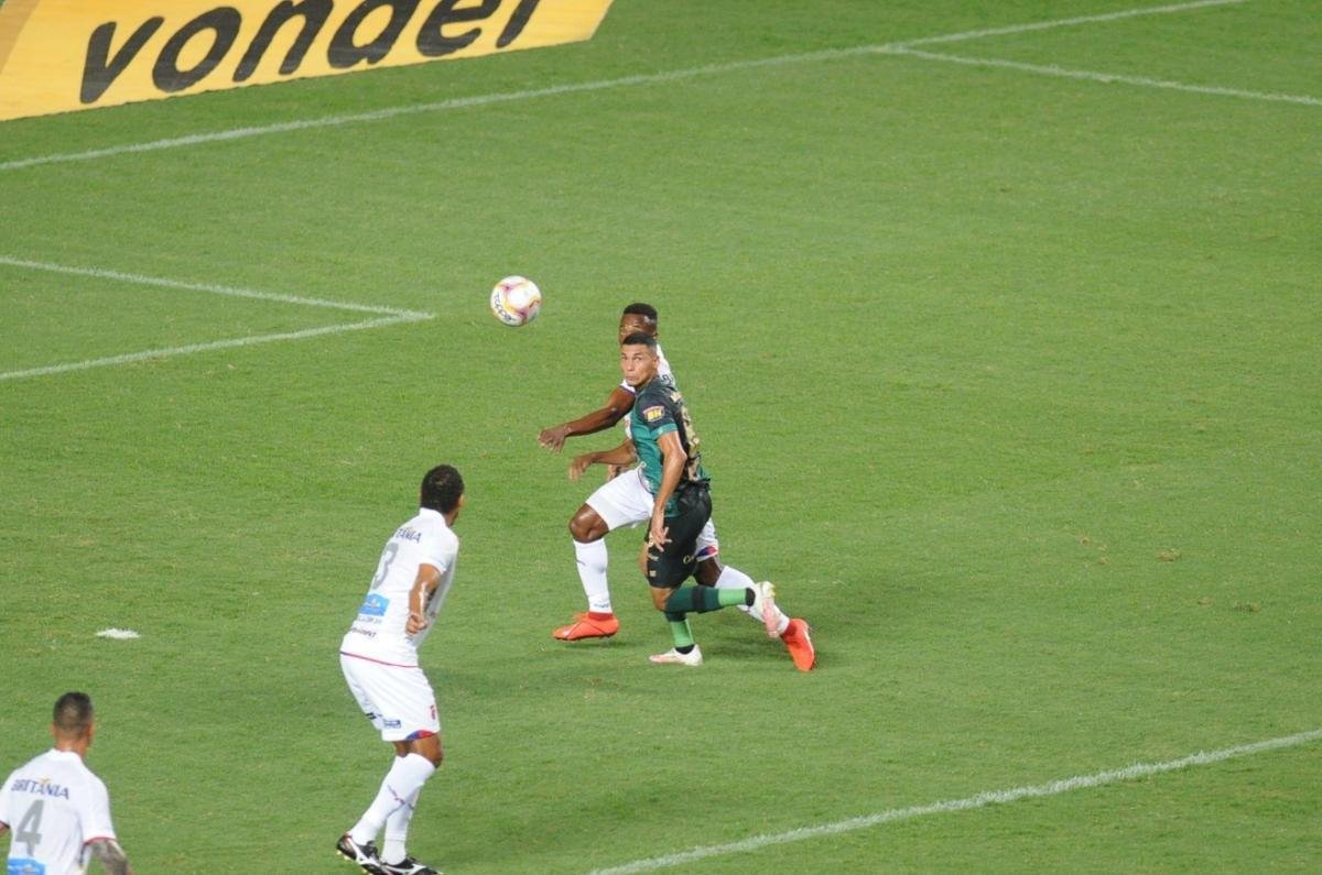 América x Paraná: veja fotos do jogo no Independência