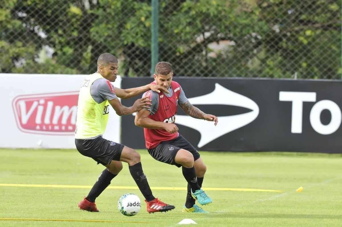 Jogadores que no foram titulares contra o Tombense, no sbado, treinam na cidade do Galo