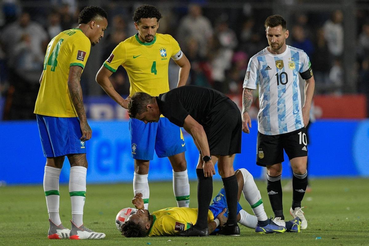 Sem Neymar, Brasil encarou a Argentina em clssico agitado pelas Eliminatrias