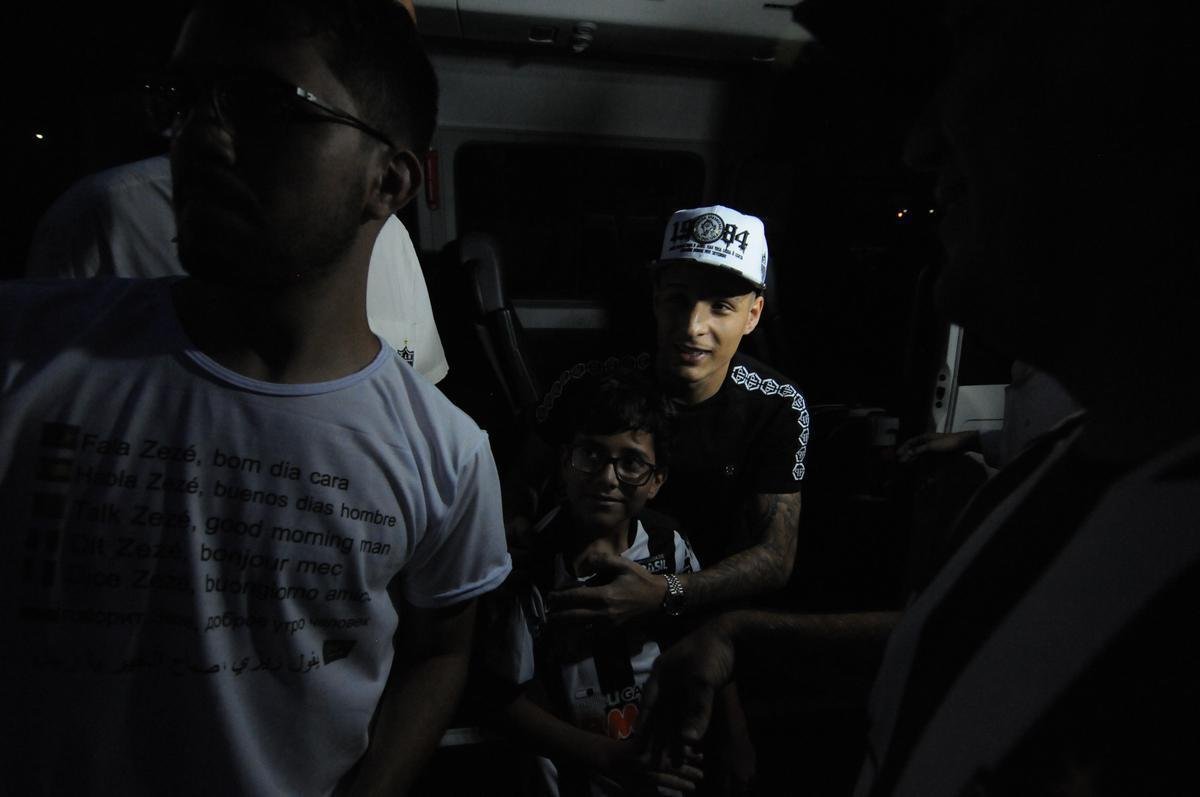 Arana foi recepcionado por torcedores do Atltico no Aeroporto de Confins