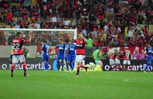 No segundo tempo, Flamengo saiu na frente, com Lucas Paquet. Aos 38, Arrascaeta empatou e fez a alegria da torcida cruzeirense no Maracan