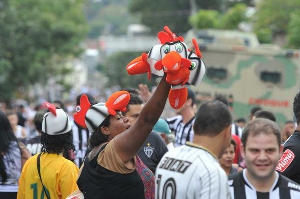 Imagens da torcida do Atltico no clssico contra o Cruzeiro, no Independncia, pelo Campeonato Brasileiro