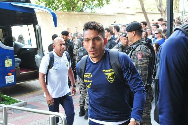 Delegao do Equador desembarcou nesta tera-feira em Belo Horizonte, onde estrear na Copa Amrica