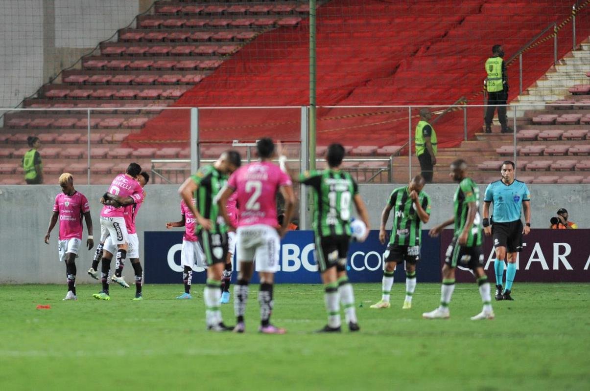 Fotos da derrota do Amrica para o Independiente del Valle, por 2 a 0, no Independncia, pelo Grupo D da Copa Libertadores