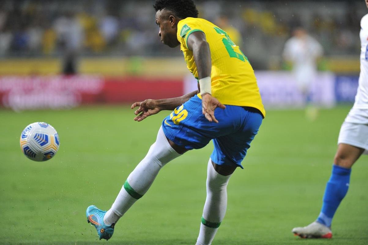 Brasil goleou o Paraguai por 4 a 0 no Mineiro, em BH, pelas Eliminatrias da Copa do Mundo, com gols de Raphinha, Philippe Coutinho, Antony e Rodrygo