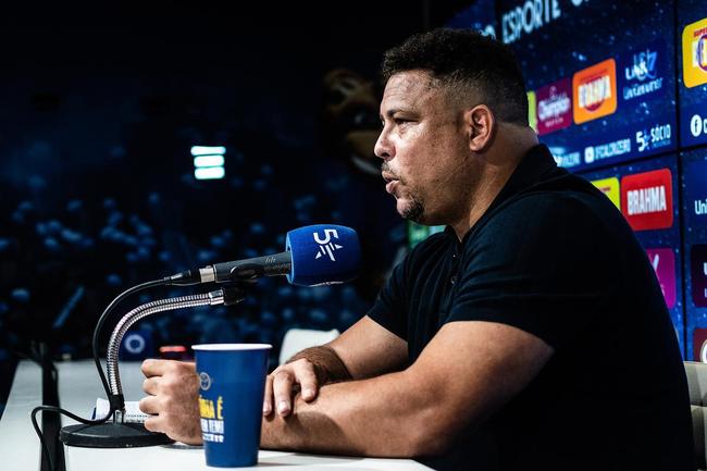 Em sua primeira visita  Toca da Raposa II, Ronaldo concedeu entrevista coletiva e teve contato com jogadores e comisso tcnica do Cruzeiro. Ele tambm se encontrou com scios da categoria Diamante.