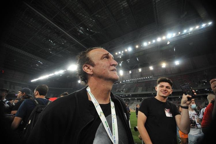 Atltico ergue a taa e festeja bi da Copa do Brasil