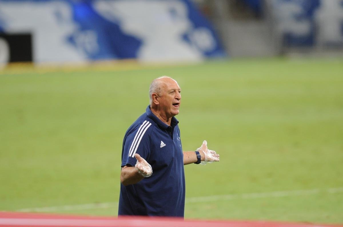 Jogo entre Cruzeiro e Figueirense, no Mineiro, em Belo Horizonte, pela 22 rodada da Srie B do Campeonato Brasileiro