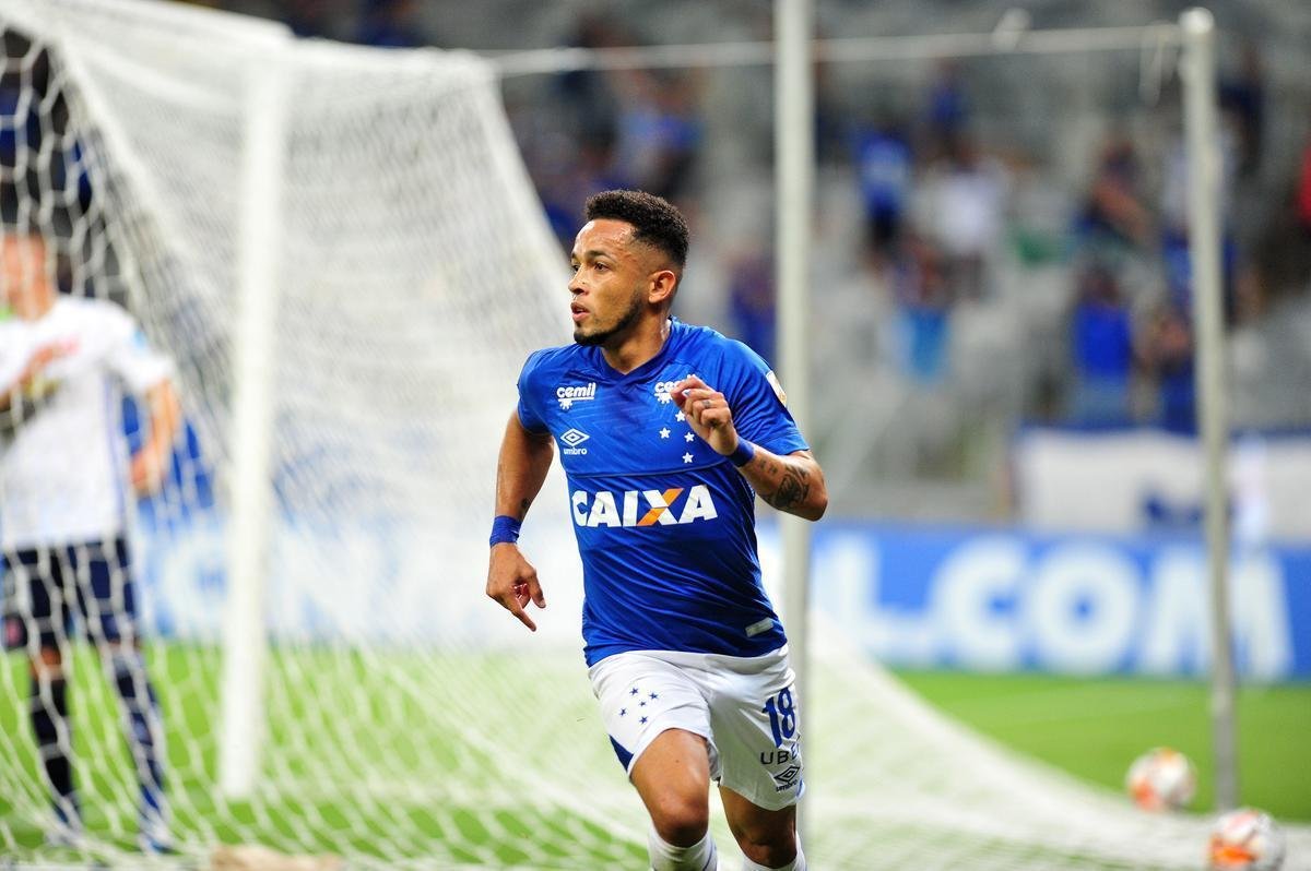 Rafinha ampliou para o Cruzeiro aps passe de Sass: 2 a 0