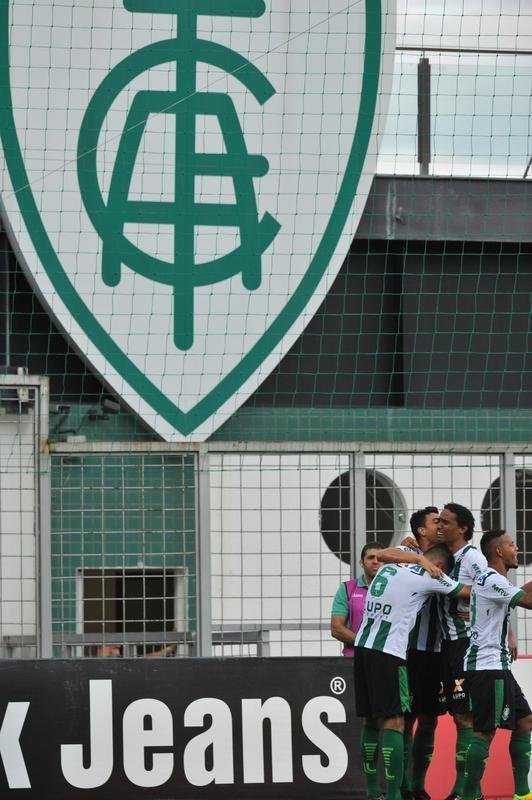 Zagueiro americano Rafael Lima marcou o gol do ttulo sobre o CRB e emocionou o Independncia