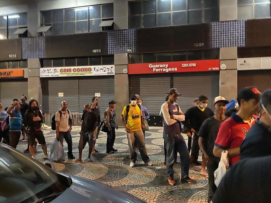 
Alexandre Mattos e Clube do Chef doaram 530 marmitas para pessoas em situao de rua