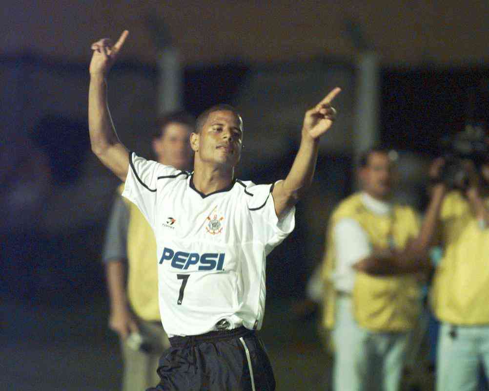 1995 - Marcelinho Carioca - Fez o segundo gol da vitria do Corinthians em casa contra o Grmio, por 2 a 1, e o gol da vitria por 1 a 0 fora de casa. Foi o primeiro ttulo do Corinthians.