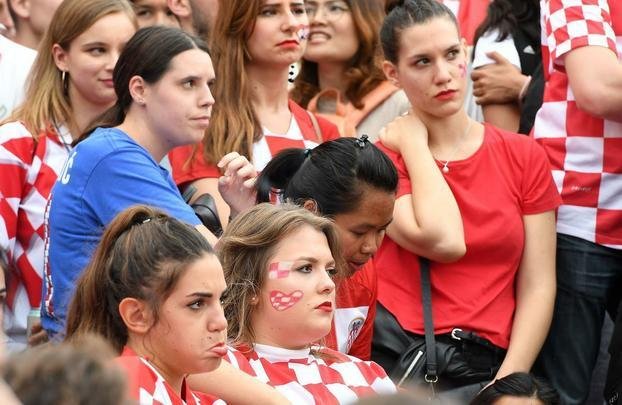 Reaes da torcida croata em Zagreb depois da perda do ttulo da Copa do Mundo para a Frana
