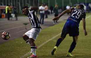 Lance de Sport Boys x Atltico, jogo disputado na Bolvia pela Copa Libertadores da Amrica