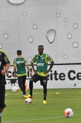 Na Cidade do Galo, atletas foram comandados por Diego Aguirre em primeiro treino do ano