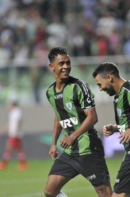 Felipe Amorim (atacante) - contratado em 2015, fez 40 partidas e marcou sete gols no ano. No continuou na equipe em 2016, pois foi contratado pelo Fluminense. Sem empolgar nas Laranjeiras, o jogador acabou emprestado a Coritiba, em 2016, e novamente ao Amrica, em 2017. A segunda passagem pelo Coelho teve nmeros mais discretos: 23 jogos e nenhum gol assinalado.