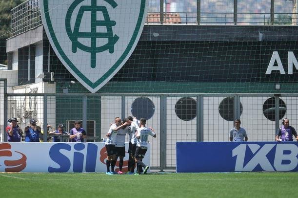 Lances da partida entre Cruzeiro e Grmio, no Independncia, pela 18 rodada do Campeonato Brasileiro