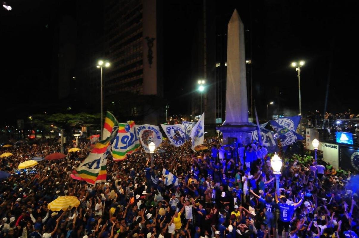 Festa do Cruzeiro na Praa 7 de Setembro, em Belo Horizonte, em comemorao ao acesso  Srie A do Campeonato Brasileiro de 2023