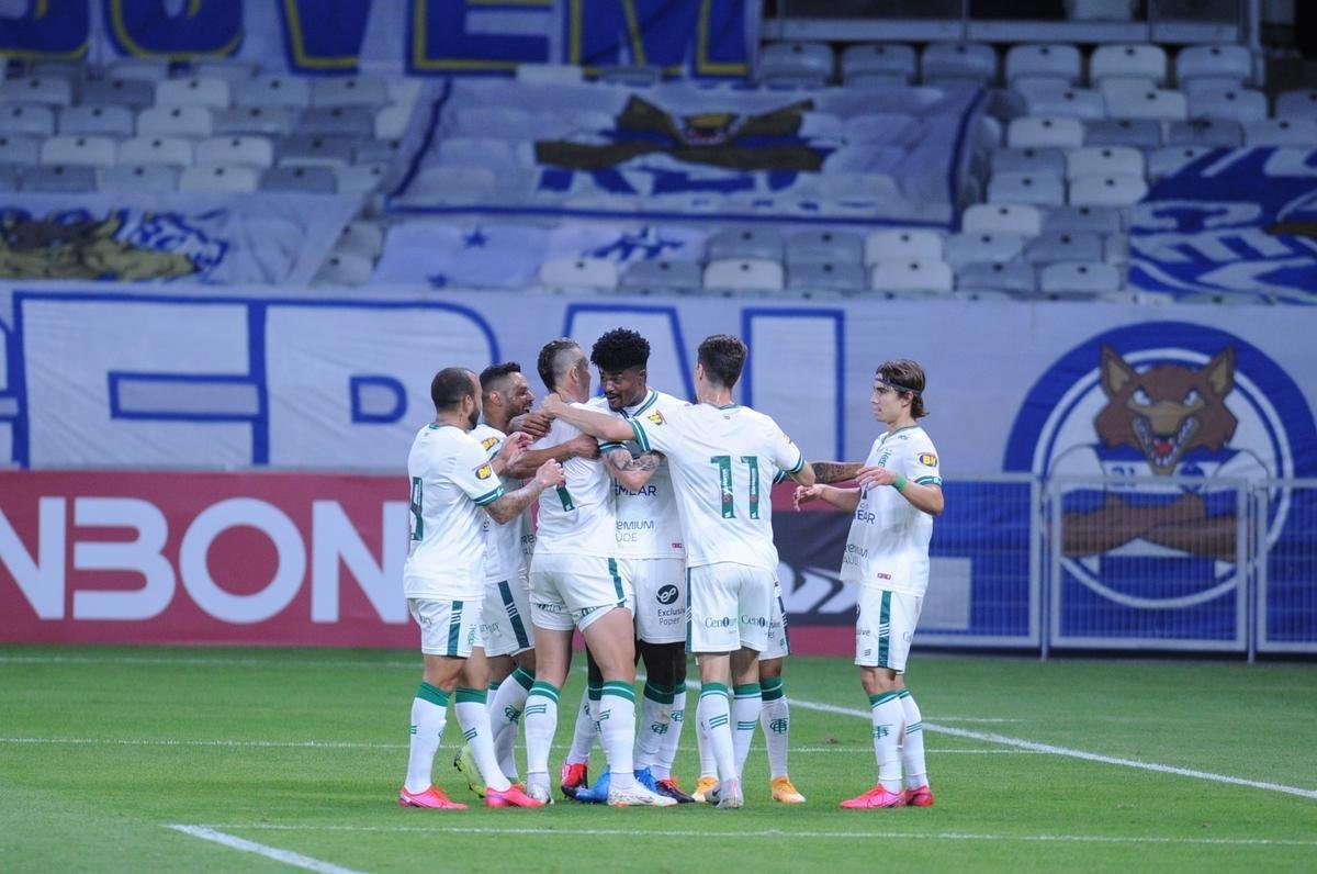 Fotos do duelo entre Cruzeiro e Amrica, pela Srie B, no Mineiro