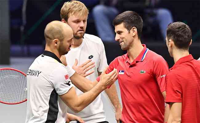 Derrotado nas duplas ao lado de Nikola Cacic, Djokovic cumprimenta algozes alemães