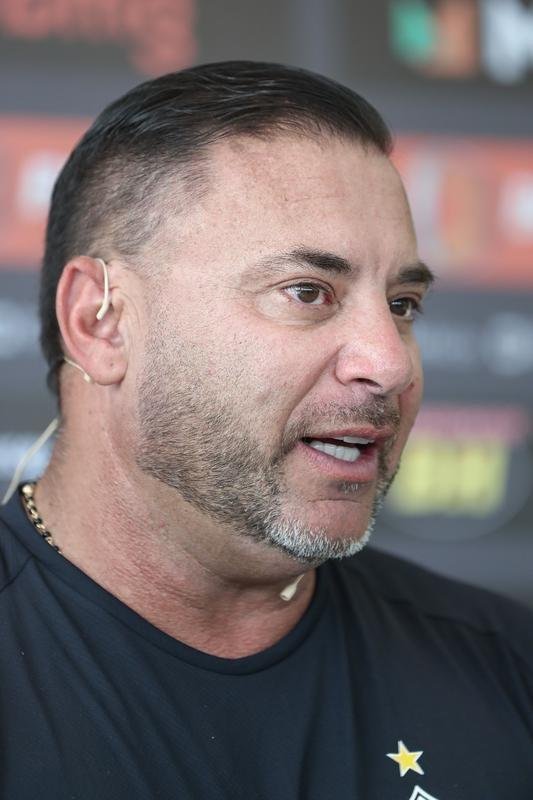 O técnico argentino 'El Turco' Mohamed foi apresentado pelo Atlético nesta terça-feira (25/01) ao lado do presidente do clube, Sérgio Coelho.