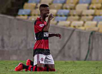 Jovem de 19 anos foi herói em estreia contra Nova Iguaçu 