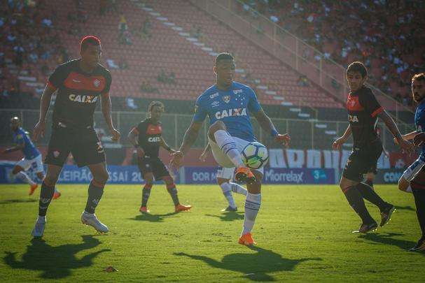 Cruzeiro empatou com Vitória no Barradão, em Salvador, por 1 a 1, pela 17ª rodada do Brasileiro