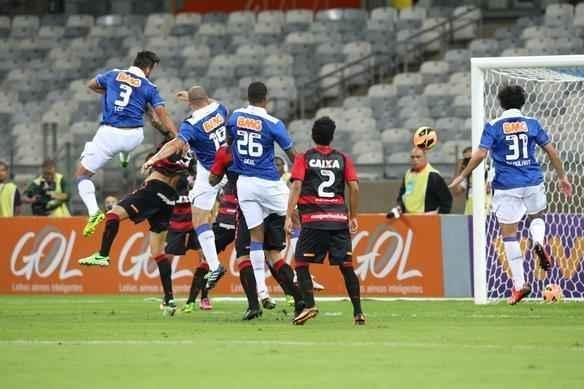 Imagens da partida entre Cruzeiro e Vitria