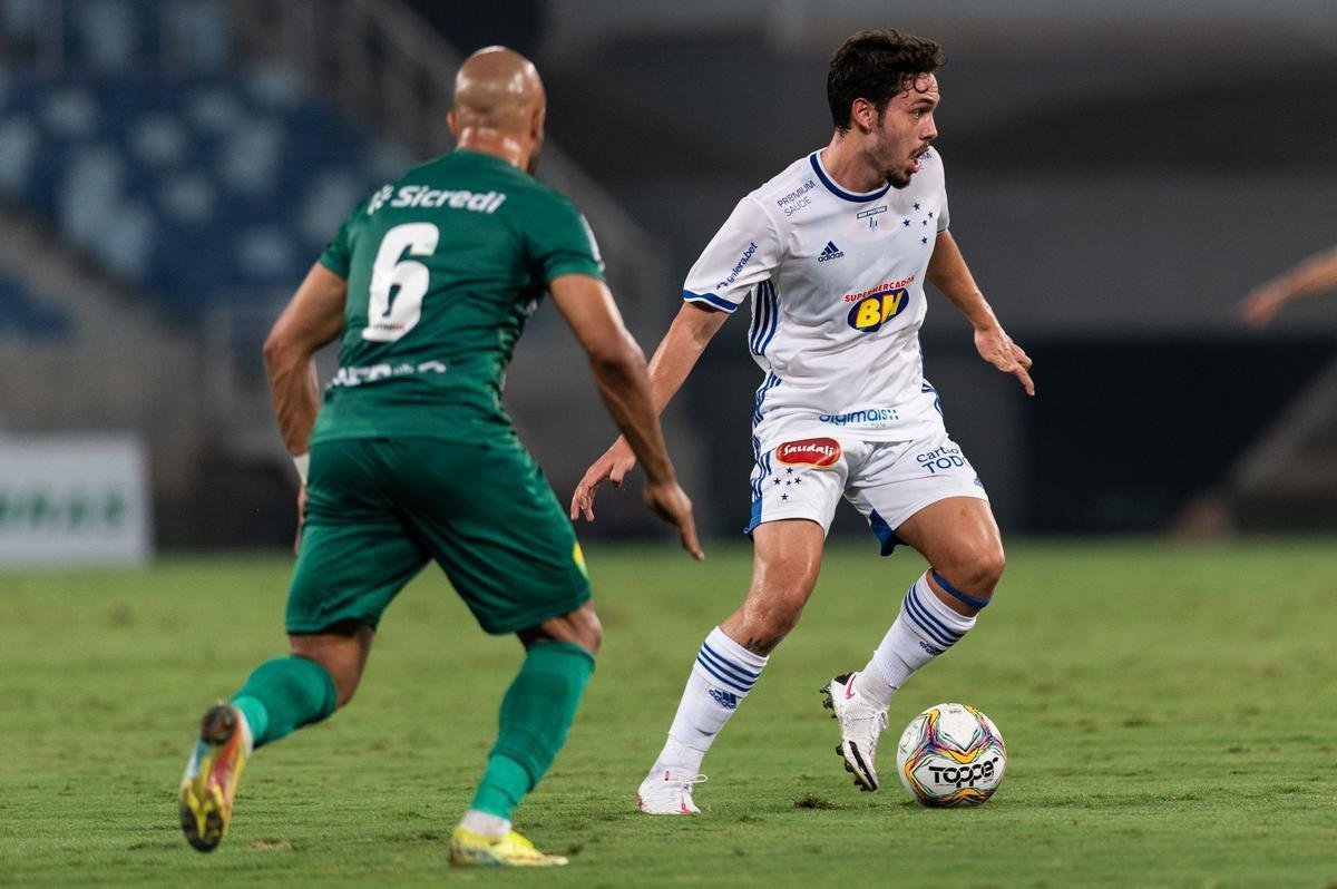 Fotos do duelo entre Cuiab e Cruzeiro, na Arena Pantanal, pela Srie B