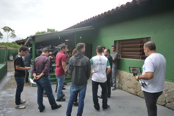 Amrica abriu Casa do Atleta, alojamento que recebe jovens das categorias de base do clube no Centro de Treinamento Lanna Drumond. Local abriga 60 jogadores. Segundo direo, contineres eram utilizados para receber atletas em perodo de testes, mas j esto desativados. Por falta de alvars da prefeitura de Contagem e laudo do Corpo de Bombeiros, Amrica realocou garotos em hotel de Belo Horizonte at regularizao do CT.