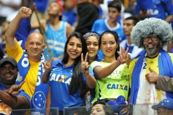 Torcida do Cruzeiro lotou o Mineiro em duelo com o Grmio pela semifinal da Copa do Brasil