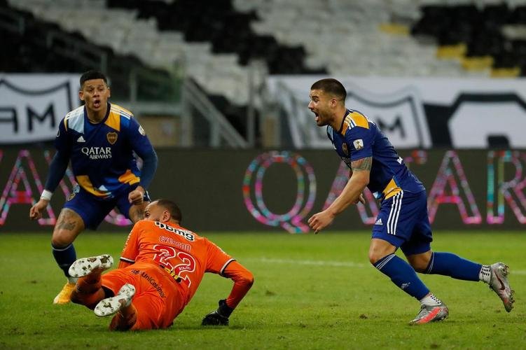 rbitro Esteban Ostojich anulou gol do Boca, marcado por Weigandt, por impedimento de Gonzlez