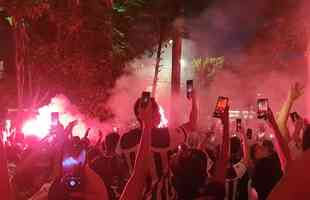 Nesta quinta-feira (2), torcedores do Atltico lotaram os bares de BH para acompanhar Bahia x Galo, jogo adiado da 32 rodada do Campeonato Brasileiro. Na imagem, Arena do Espeto.