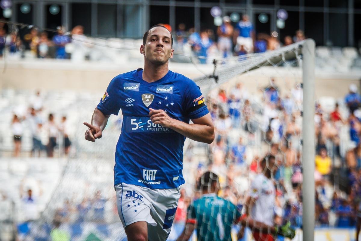 Meio-campista Rodriguinho pelo Cruzeiro, em 2019
