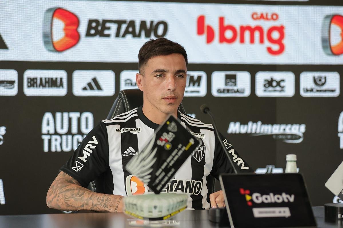 Saravia foi apresentado oficialmente pelo Atltico nesta sexta-feira (17/2), na Cidade do Galo. Lateral-direito argentino tem 29 anos.