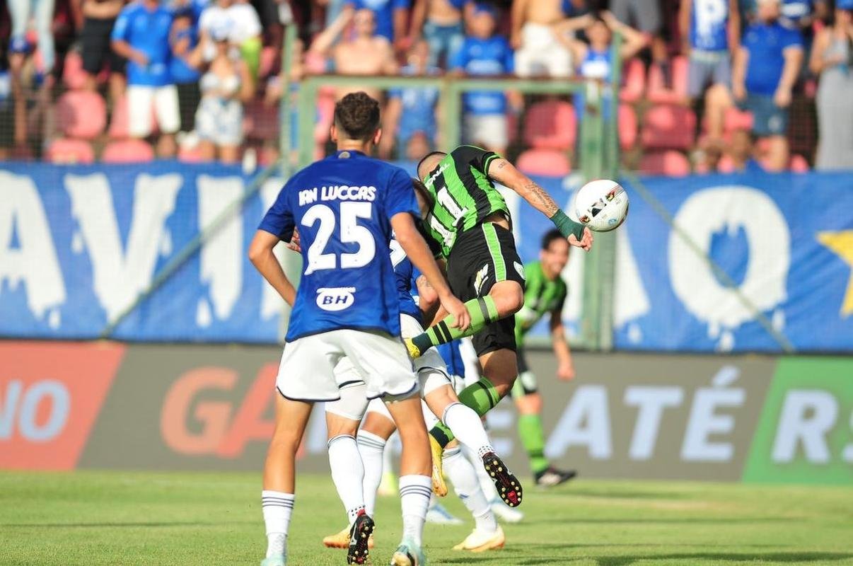 Cruzeiro e Amrica se enfrentaram na Arena do Jacar, em Sete Lagoas, pelo jogo de ida da semifinal do Campeonato Mineiro