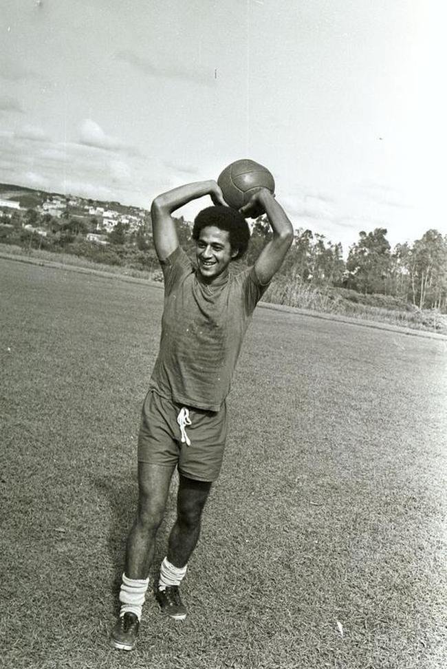 12- Roberto Batata - 111 gols em 290 jogos (1971 a 1976)
