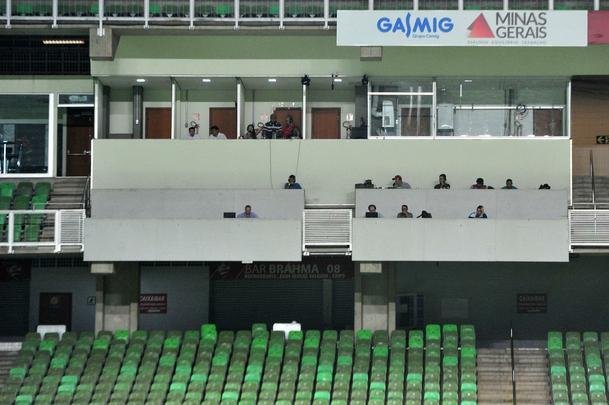 Rdio Inconfidncia inova e lana jornalista Isabelly Morais, de 20 anos, como narradora esportiva. Nesta tera, ele estreou transmitindo a partida entre Amrica e ABC-RN, no Independncia, pela Srie B do Brasileiro.