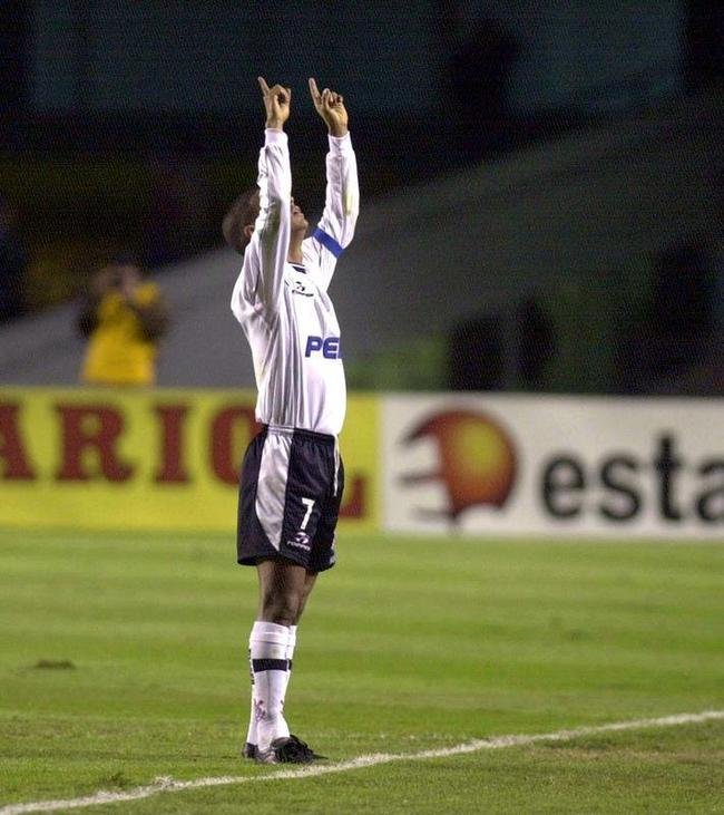 10 Marcelinho Carioca - 18 gols