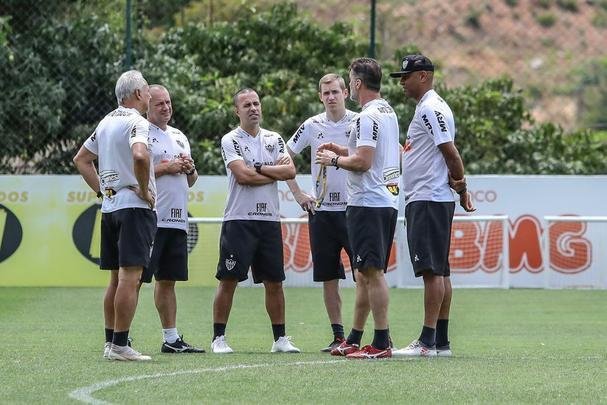 Com Sette Câmara em campo, Atlético se prepara para jogo contra o São Paulo
