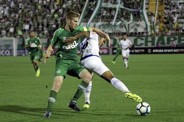Cruzeiro visitou a Chape na Arena Cond e arrancou vitria por 2 a 1 pelo Brasileiro