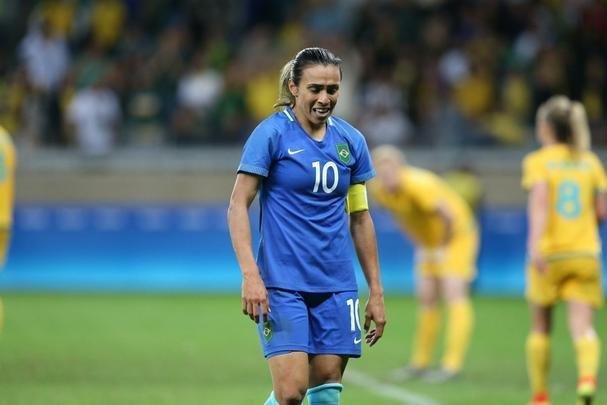 Imagens emocionantes das cobranas de pnaltis no Mineiro e da classificao do Brasil s semifinais do torneio feminino de futebol dos Jogos Olmpicos. Goleira Brbara pegou pnalti e deu vitria  Seleo por 7 a 6 sobre a Austrlia. Com 52 mil pagantes, estdio foi  loucura.