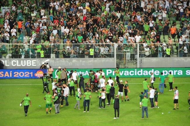 Jogadores, comisso tcnica, dirigentes e torcedores foram ao delrio no Independncia com classificao do Amrica  Libertadores