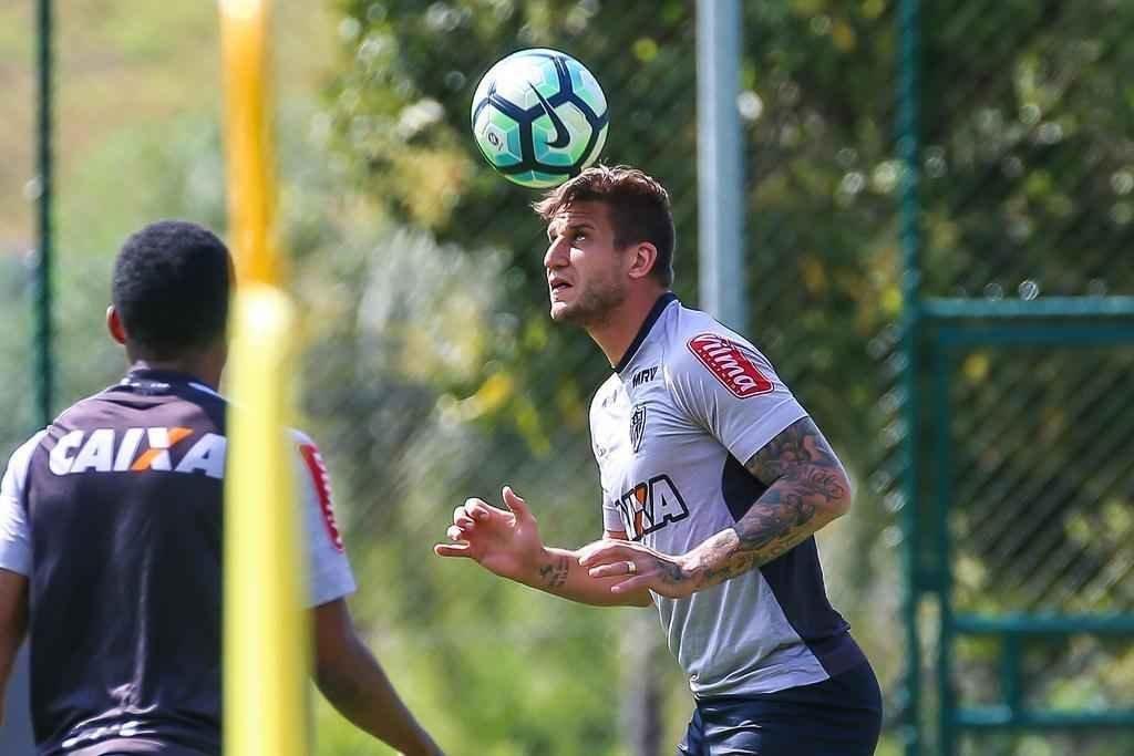 Fotos do treino de bola na cesta na Cidade do Galo