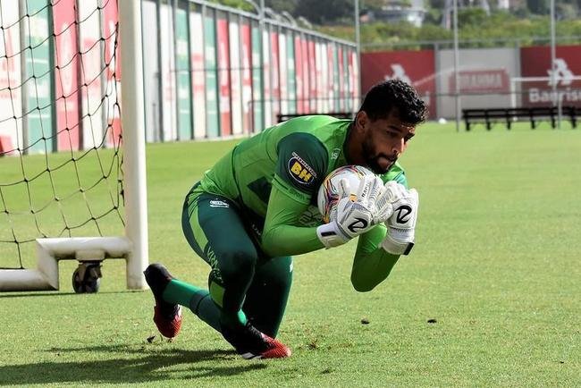 Jori: o goleiro alviverde tem contrato com o Coelho at junho de 2023.