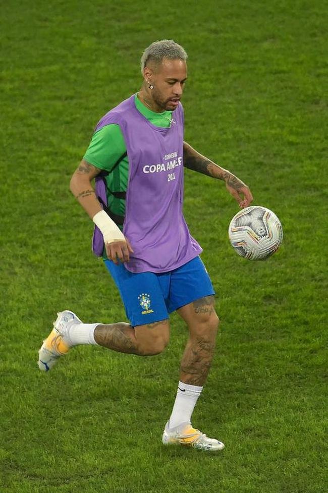 Brasil e Peru se enfrentaram no Estdio Nilton Santos, pelas semifinais da Copa Amrica 