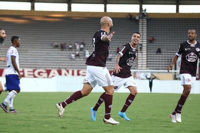 Ferroviria venceu com trs gols de Michel, dois de Welinton Torro (ex-Cruzeiro), um de Bruno Xavier, um de Tony (ex-Amrica) e um de Jhoninha